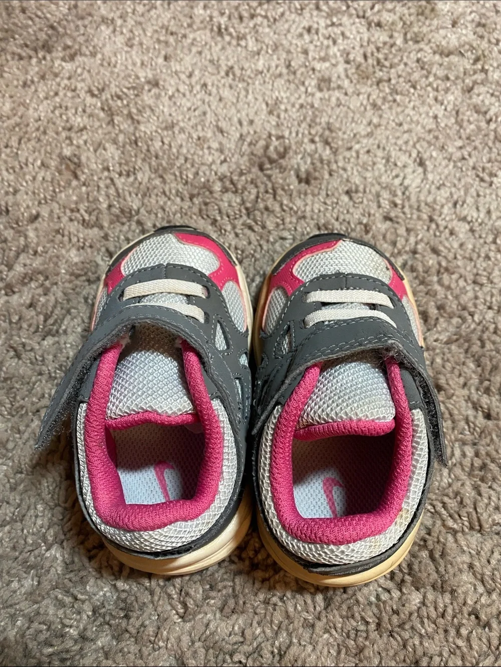 Nike Pillar TECH basketball Toddler Gray and Pink Velcro Sneakers size 4C